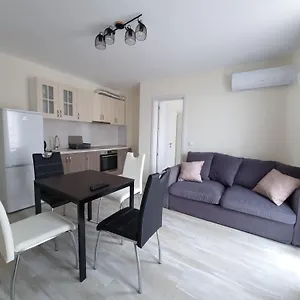 https://apartamenti-jilistna-sgrada-oreh.varna-hotels.com
