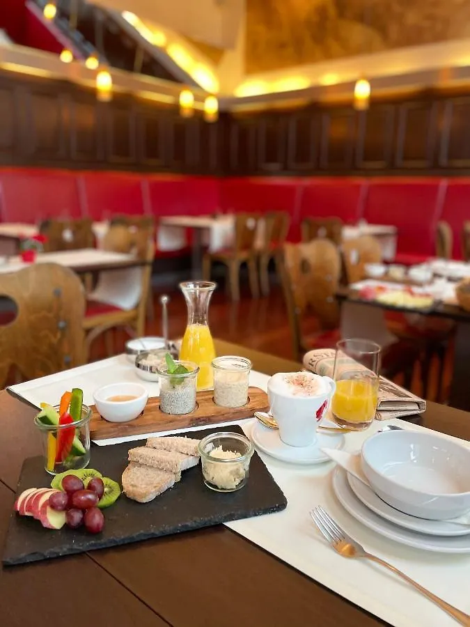 וינה Hotel Regina