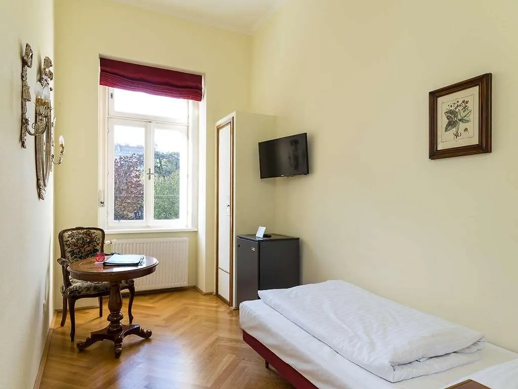 וינה Hotel Regina