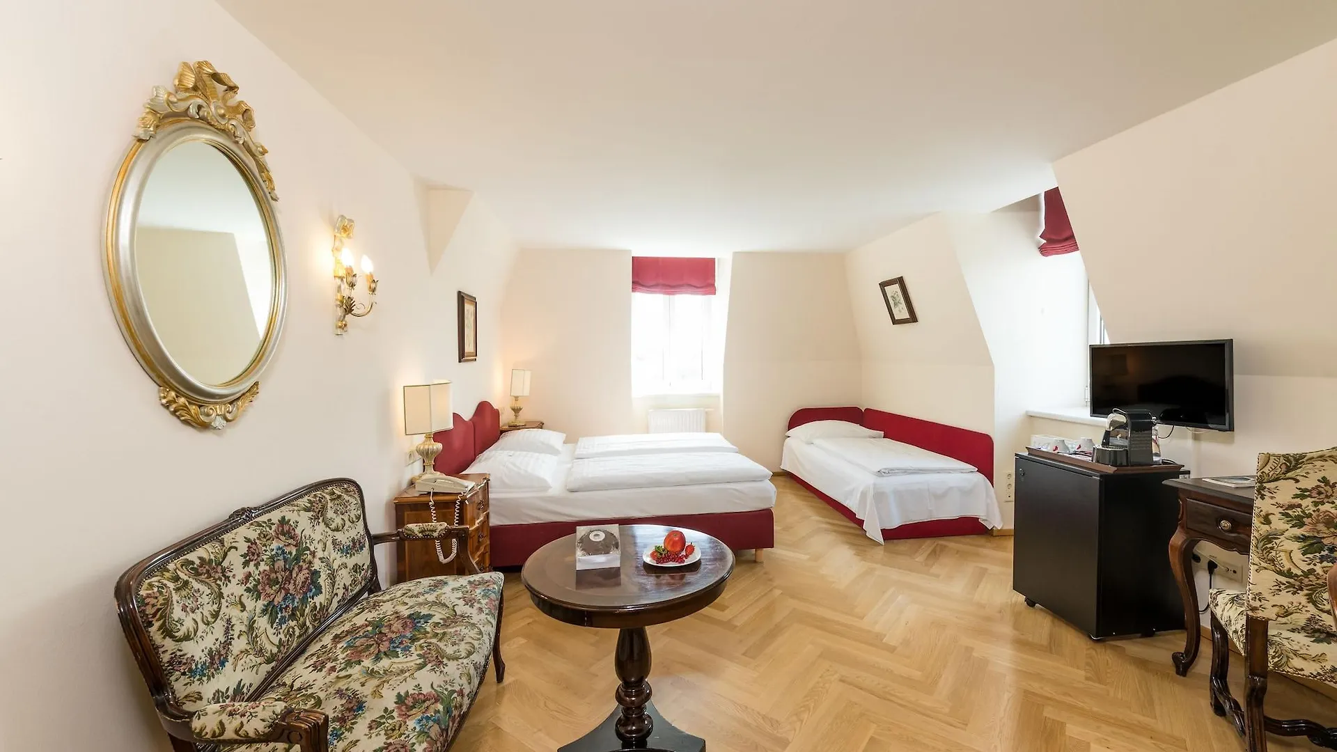 וינה Hotel Regina 4*,