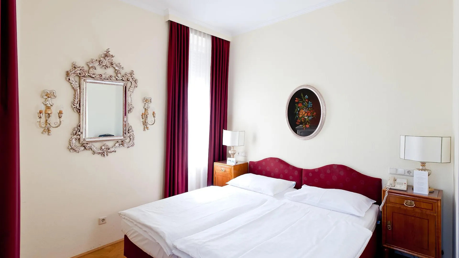 וינה Hotel Regina