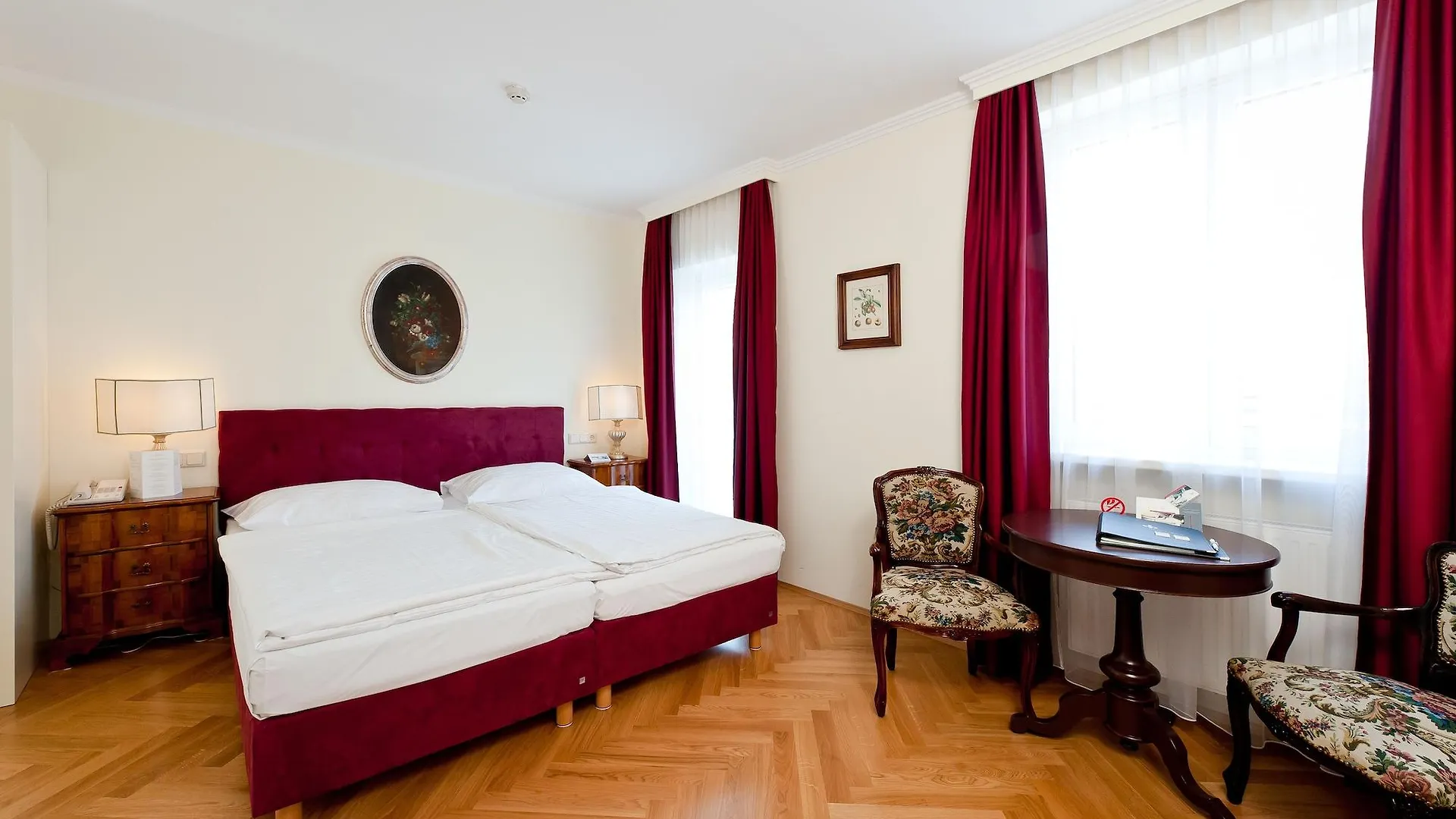 וינה Hotel Regina 4*,  אוסטריה