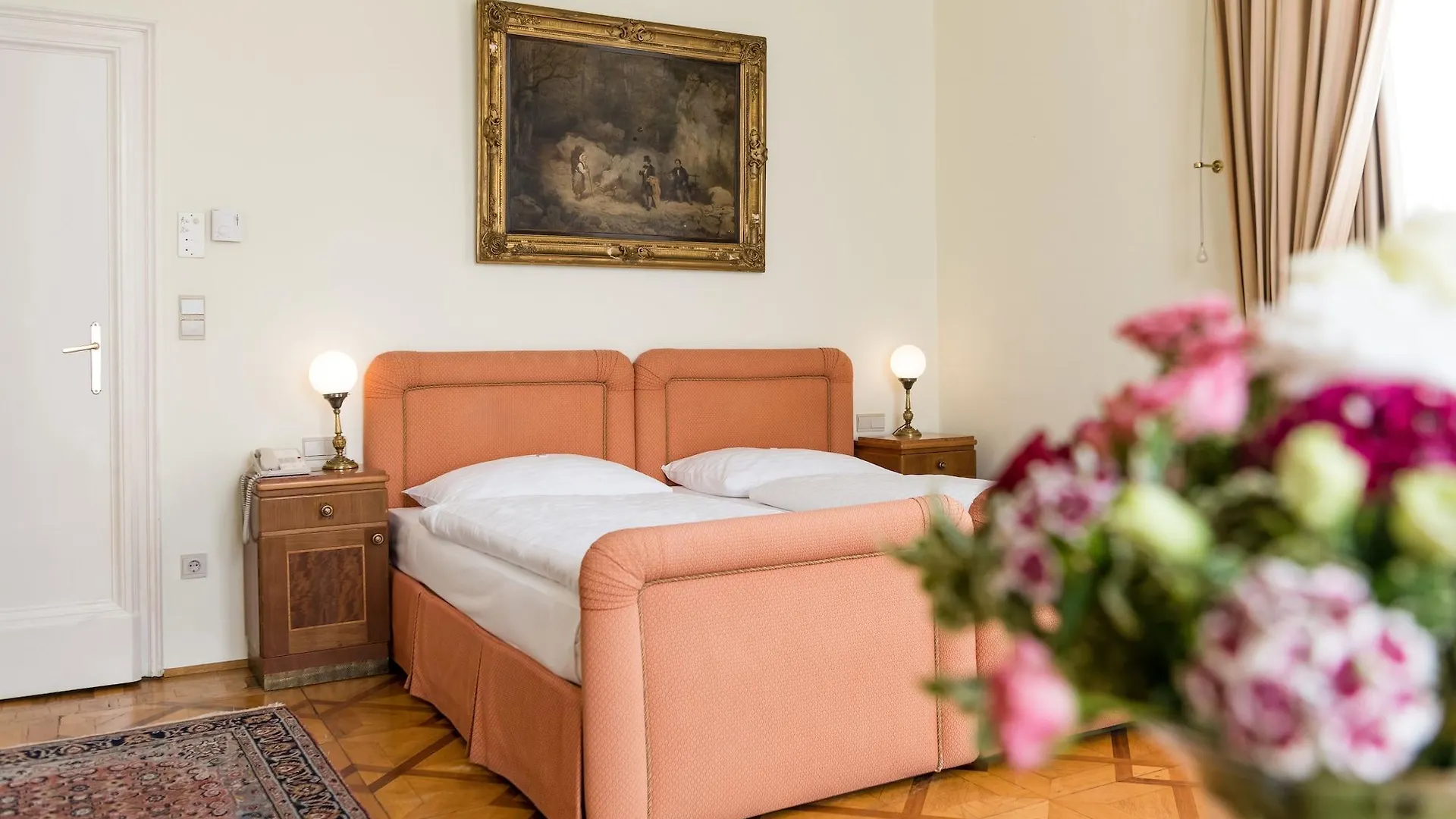 וינה Hotel Regina