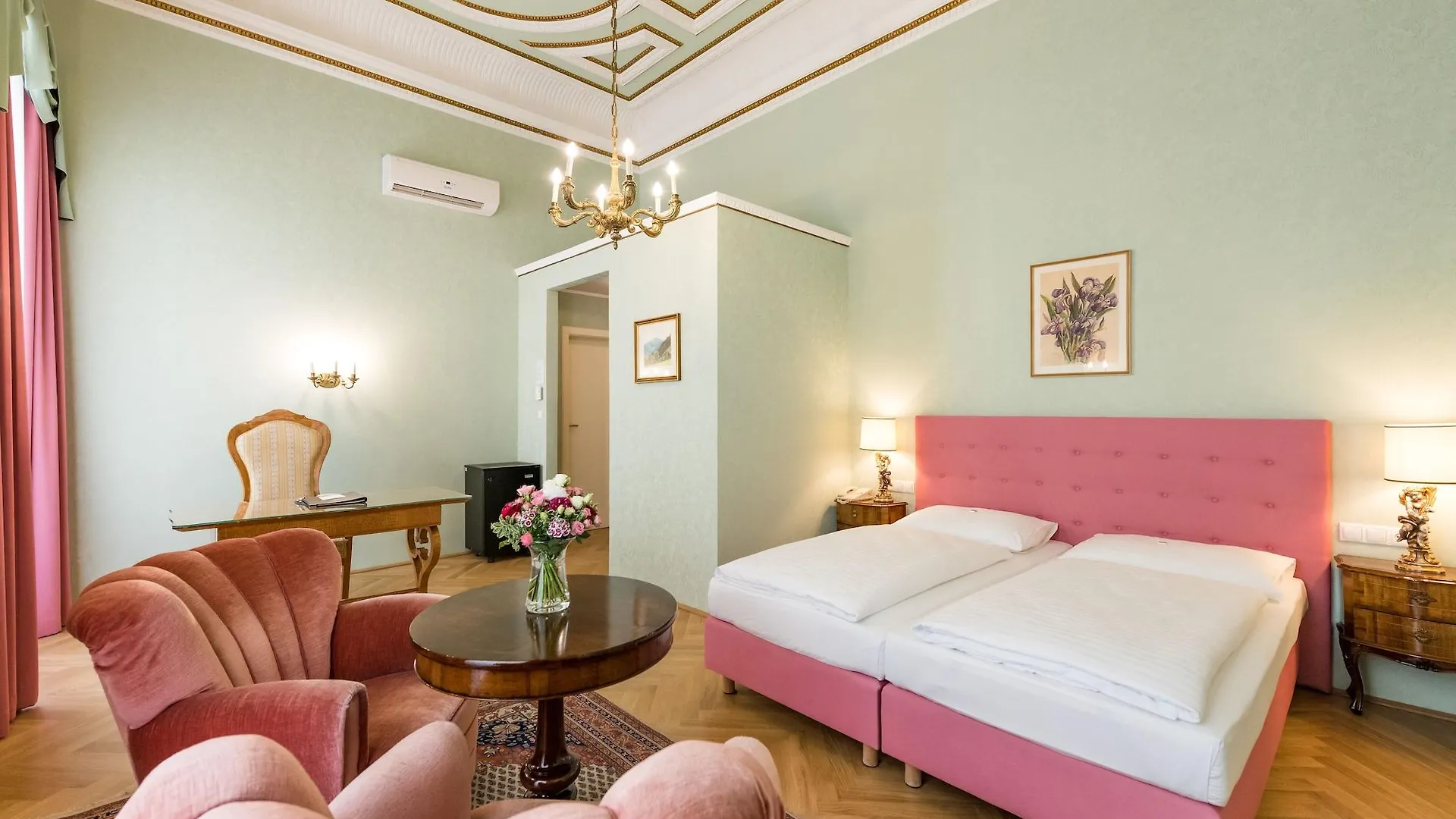 וינה Hotel Regina