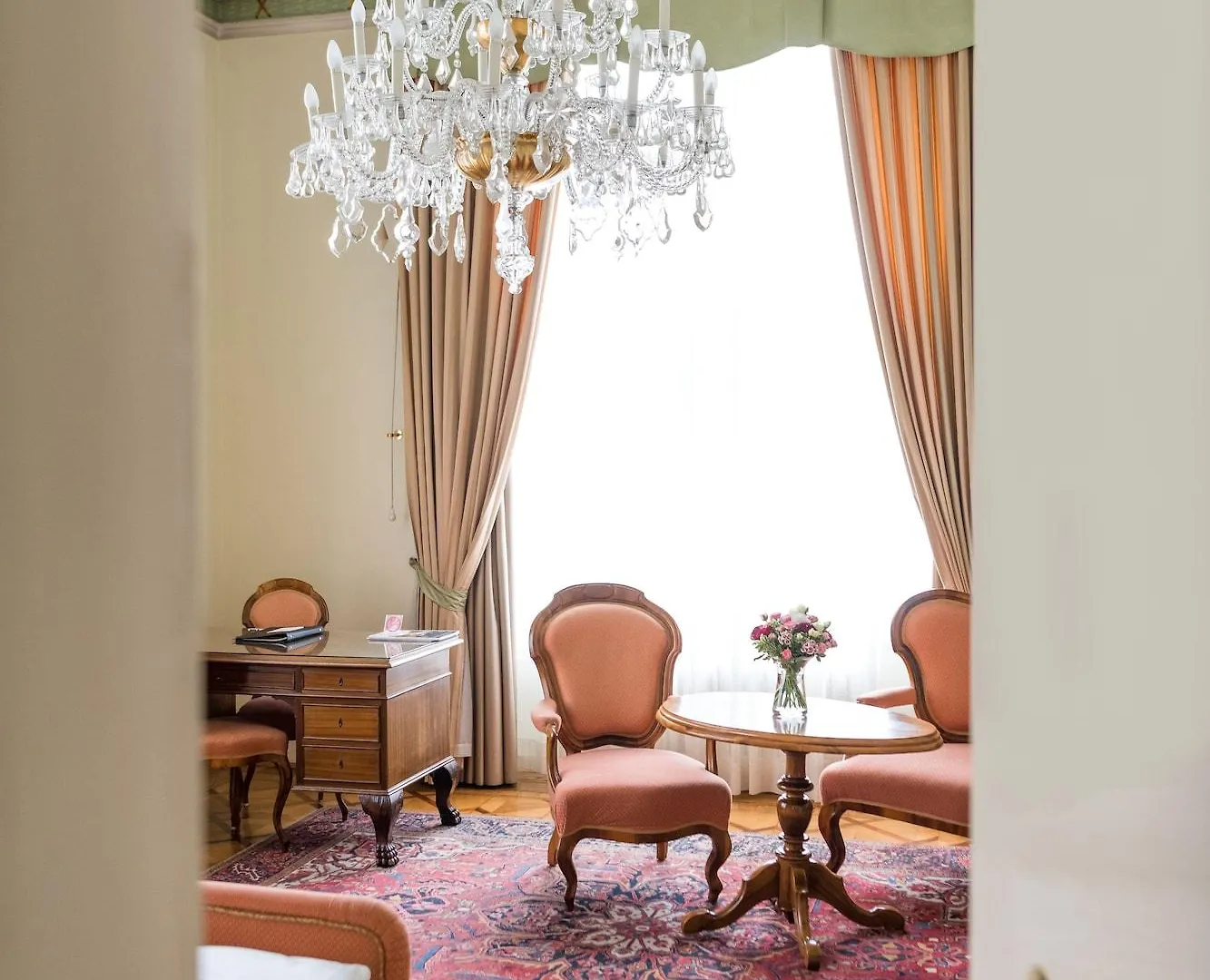 וינה Hotel Regina