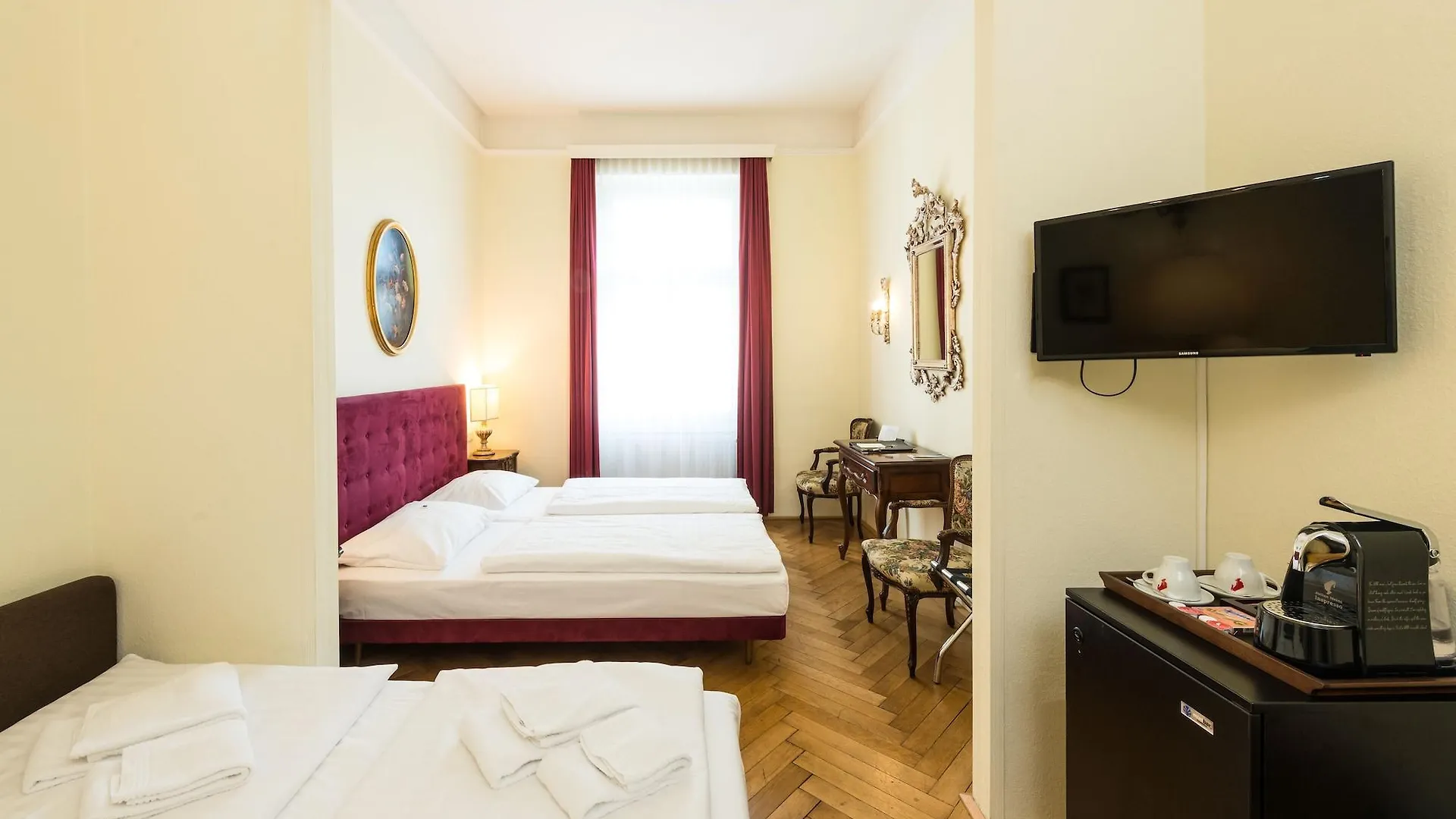 וינה Hotel Regina