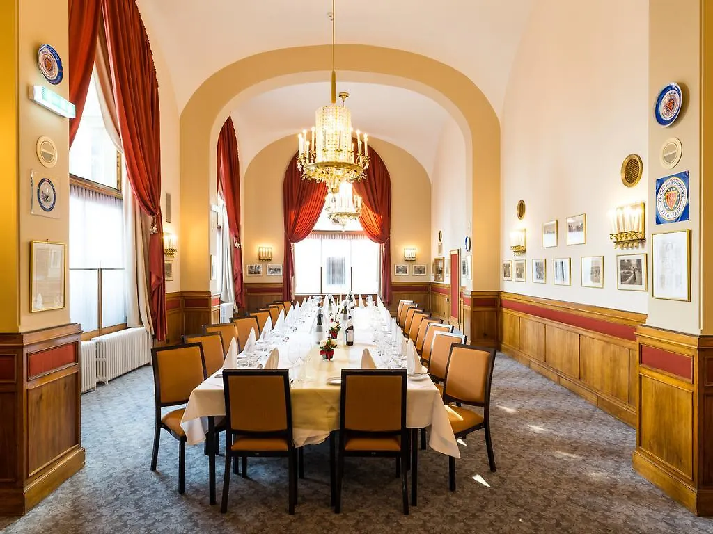 וינה Hotel Regina