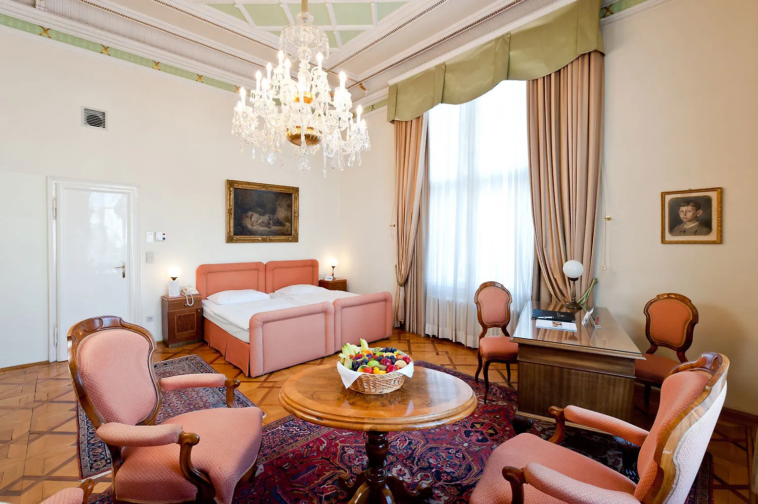 וינה Hotel Regina