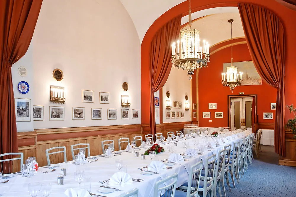 וינה Hotel Regina