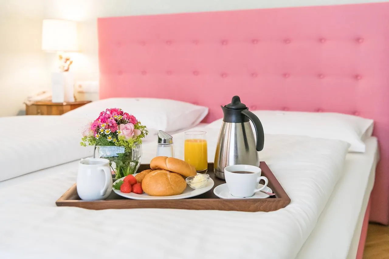 וינה Hotel Regina